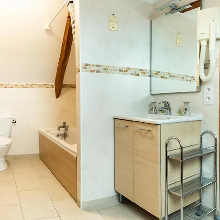 Le Clos Des Courtines - *