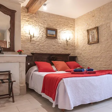 Le Clos Des Courtines - *