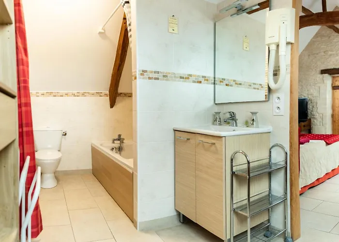 Le Clos Des Courtines - *